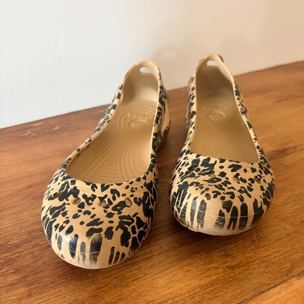 Crocs Kadee Leopard animal Print ballet Flats Womens 7 Tan Black Slip On Shoes
